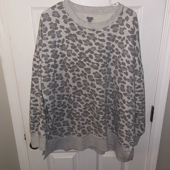 Gray cheetah print aerie pullover size XL - Picture 1 of 3